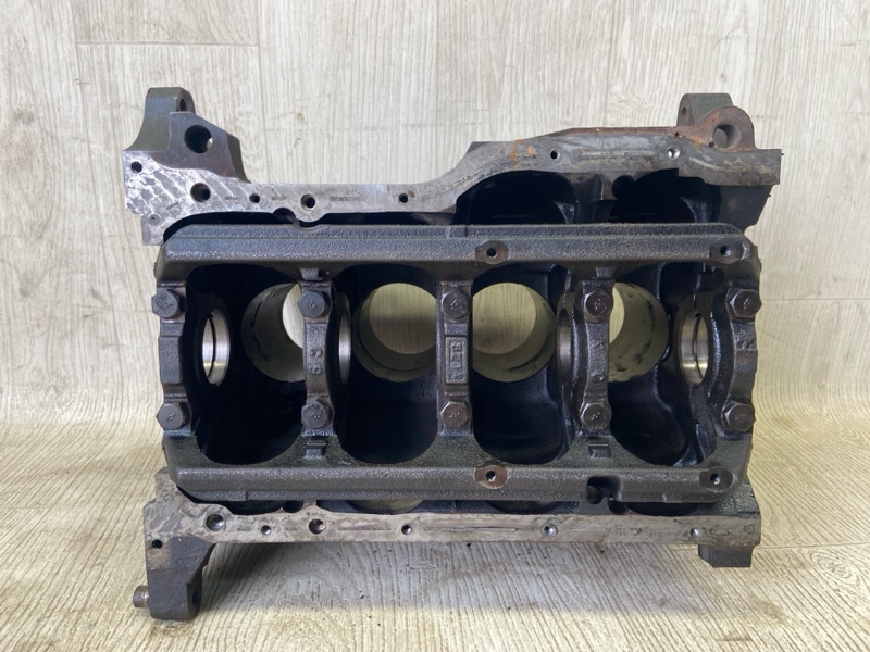 Блок двигателя CARISMA 95-04 1.8 GDI