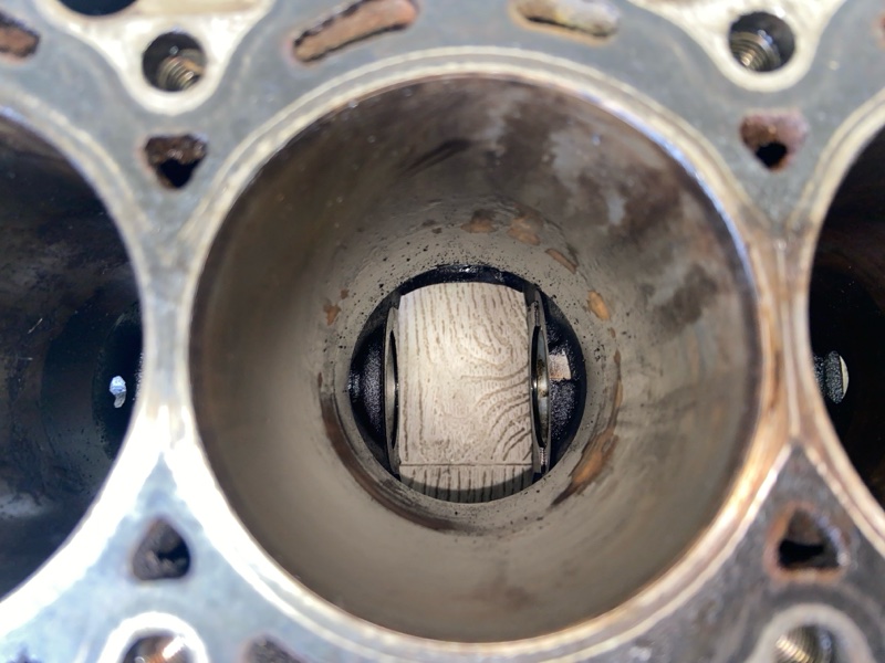 Блок двигателя CARISMA 95-04 1.8 GDI