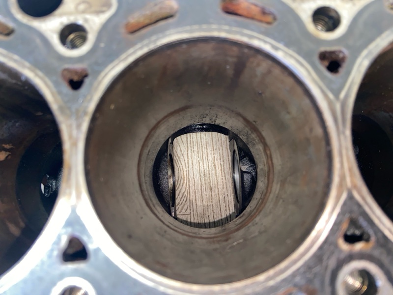 Блок двигателя CARISMA 95-04 1.8 GDI