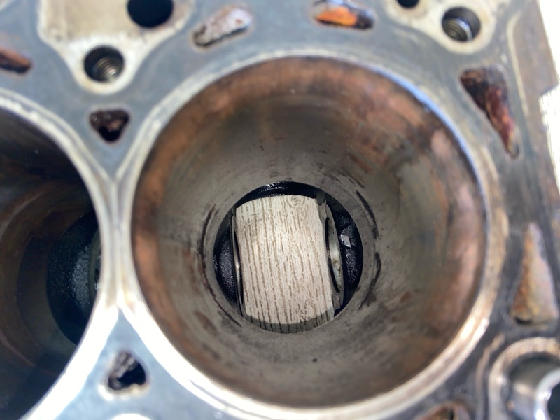 Блок двигателя CARISMA 95-04 1.8 GDI