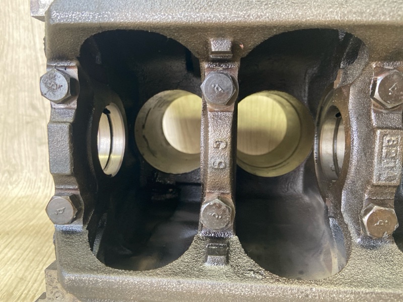 Блок двигателя CARISMA 95-04 1.8 GDI