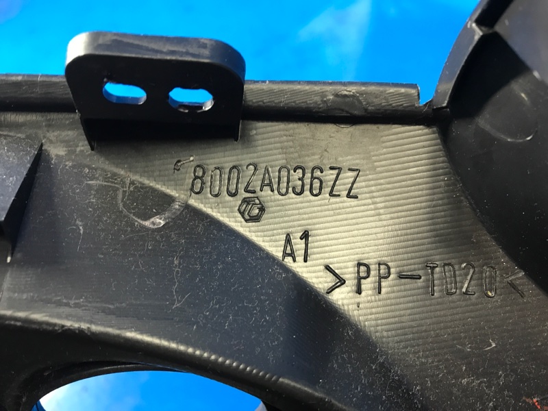 Накладка торпедо центр. MITSUBISHI OUTLANDER XL 05-13 2.4 4B12