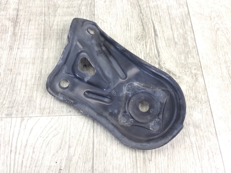 Крепление балки подвески заднее правое CAMRY 30 02-06