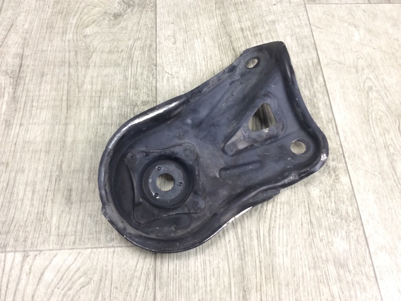 Крепление балки подвески заднее левое CAMRY 30 02-06