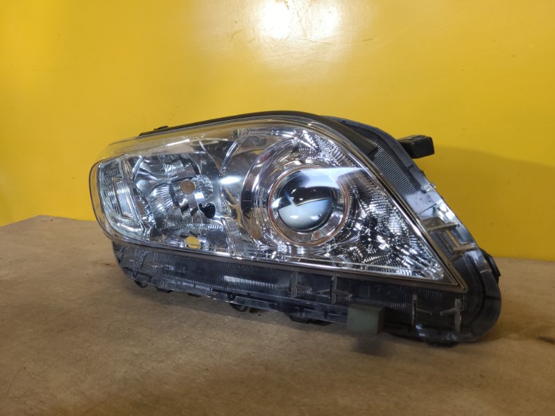 Фара правая TOYOTA RAV4 05-12