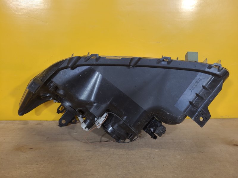 Фара правая RAV4 05-12