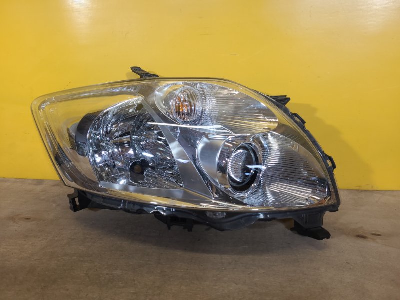 Фара правая TOYOTA AURIS 06-12 8113002470 Б/У