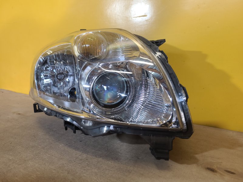 Фара правая TOYOTA AURIS 06-12