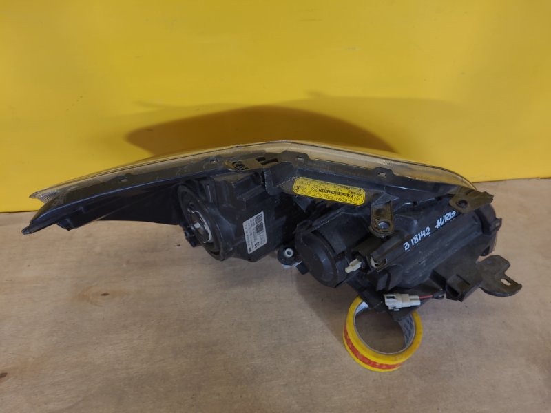 Фара левая AURIS 06-12