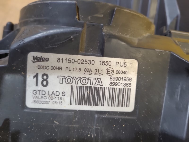 Фара левая AURIS 06-12