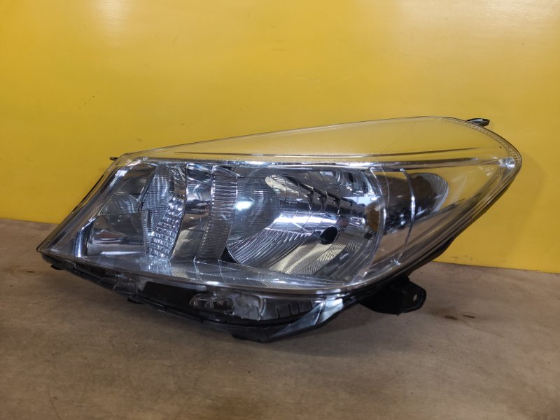 Запчасть фара левая TOYOTA YARIS 11-20 811700D470 Б/У Фара левая TOYOTA YARIS 11-20 811700D470 Б/У
