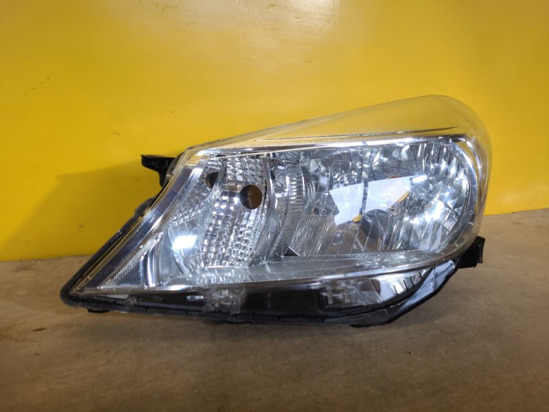 Фара левая TOYOTA YARIS 11-20 Фара левая TOYOTA YARIS 11-20
