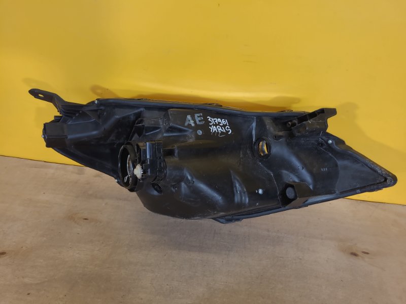 Фара левая YARIS 11-20 Фара левая YARIS 11-20
