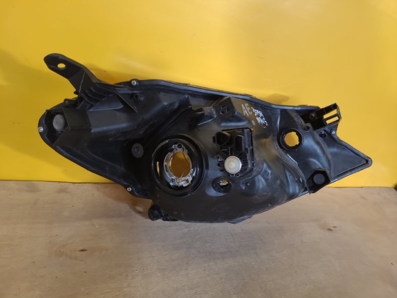 Фара левая YARIS 11-20 Фара левая YARIS 11-20