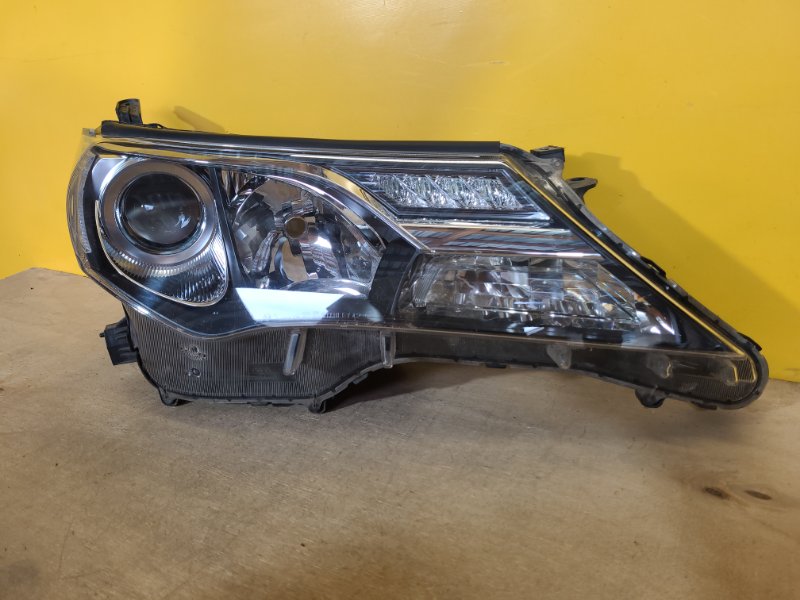 Фара правая TOYOTA RAV4 13-19