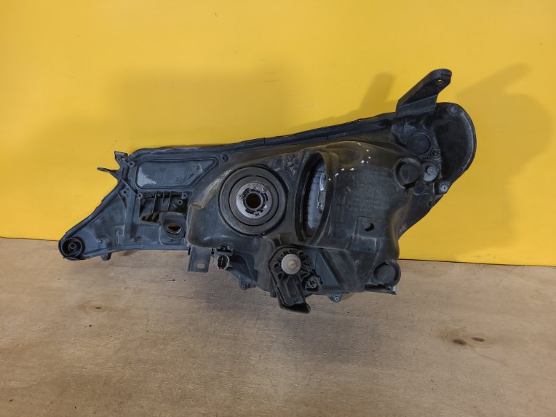 Фара правая RAV4 13-19