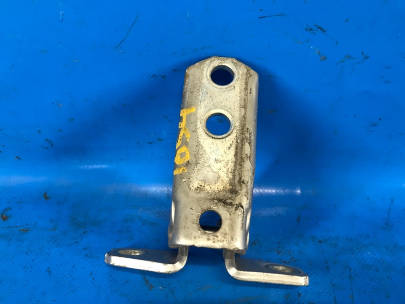 Петля двери нижняя передняя левая OUTLANDER XL 05-13 2011 2.4 4B12