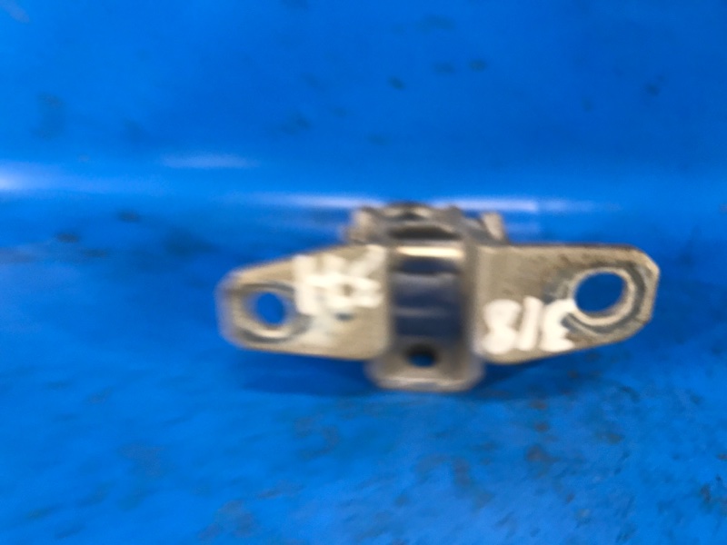 Петля двери нижняя передняя левая MITSUBISHI OUTLANDER XL 05-13 2.4 4B12