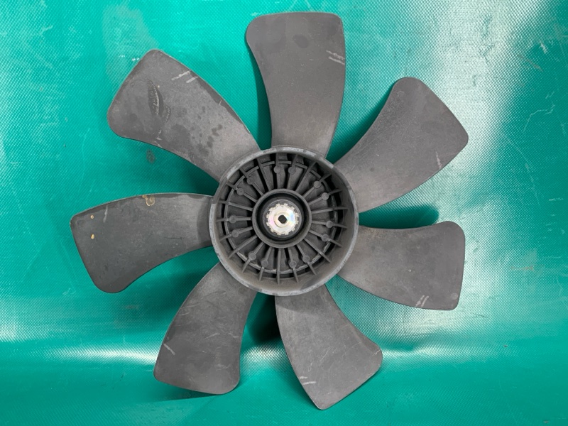 Крыльчатка вентилятора основного радиатора правая TRIBECA B9 05-07 2006 3.0