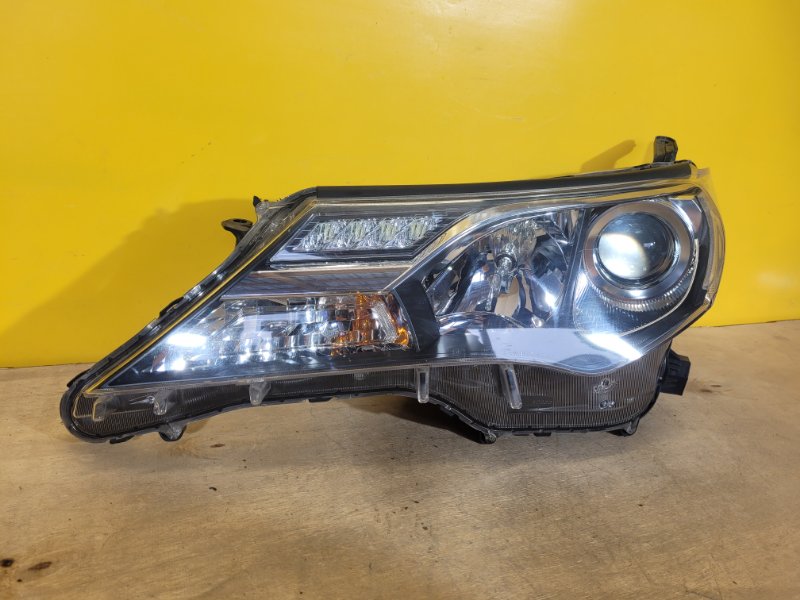 Фара левая TOYOTA RAV4 13-19