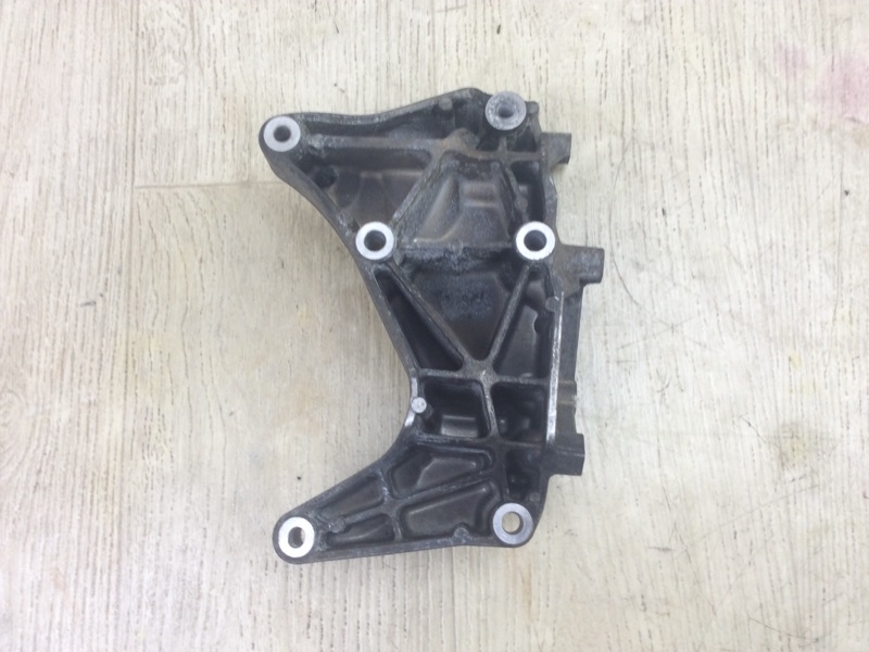 Кронштейн генератора VOLVO XC90 15-19 Внедорожник B4204T27 Кронштейн генератора VOLVO XC90 15-19 Внедорожник B4204T27