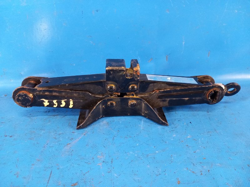 Запчасть домкрат MAZDA 3 BL 09-13 2009 2.5 L (L5-VE) GJ6A-37-790A Б/У Домкрат MAZDA 3 BL 09-13 2009 2.5 L (L5-VE) GJ6A-37-790A Б/У