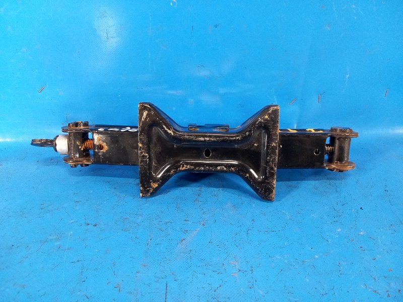 Домкрат MAZDA 3 BL 09-13 2.5 L (L5-VE) Домкрат MAZDA 3 BL 09-13 2.5 L (L5-VE)