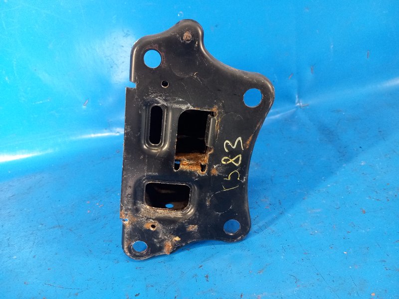 Кронштейн усилителя переднего бампера правый IS250/350 05-13 2009 GSE21L 3.5 2GR-FSE