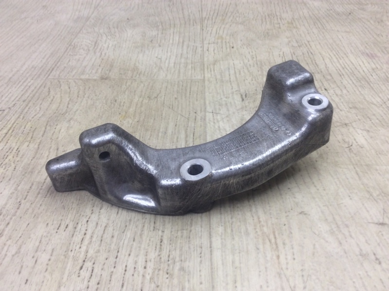 Кронштейн двигателя XC90 15-19 2015 Внедорожник B4204T27