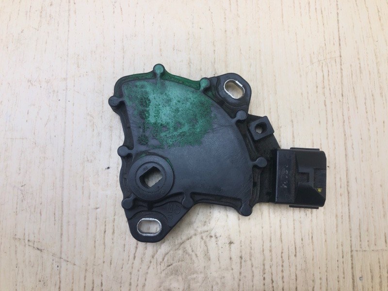 Датчик положения селектора АКПП MITSUBISHI OUTLANDER XL 05-13 8617A002 Б/У