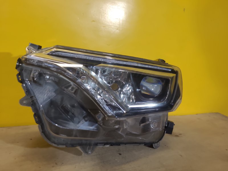 Фара левая TOYOTA RAV4 13-19