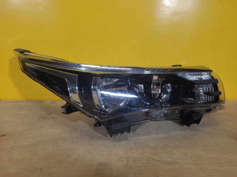 Фара правая TOYOTA COROLLA 12-19 E180 Б/У