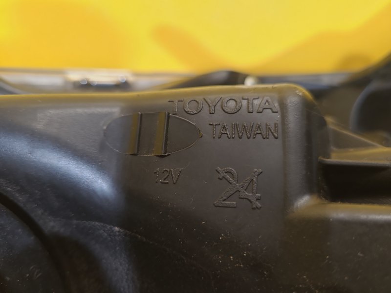 Фара правая COROLLA 12-19 E180