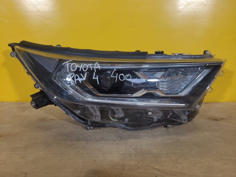 Фара правая TOYOTA RAV4 18- 8114542A33 Б/У