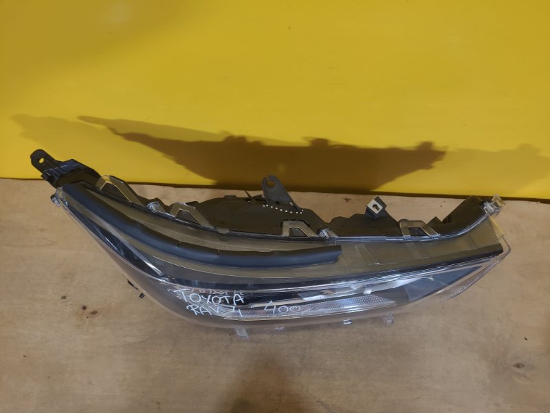 Фара правая RAV4 18-
