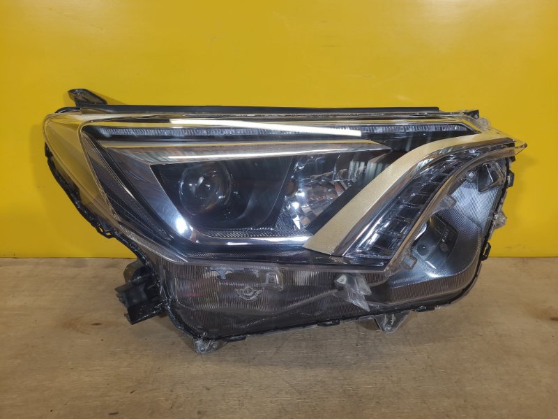 Фара правая TOYOTA RAV4 13-19 8114542680 Б/У