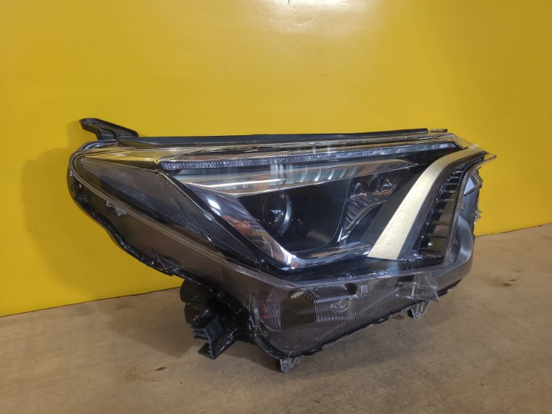 Фара правая RAV4 13-19