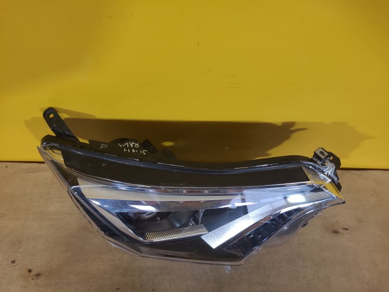 Фара правая RAV4 13-19