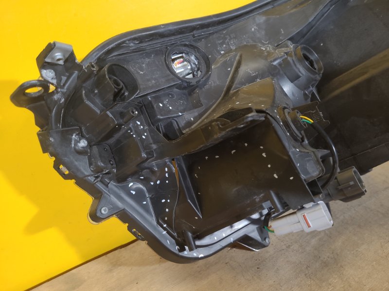 Фара правая RAV4 13-19