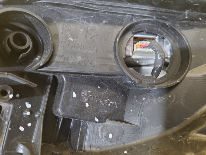 Фара правая RAV4 13-19