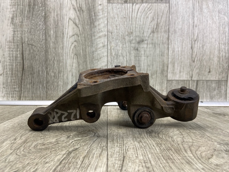 Цапфа задняя левая CAMRY 40 06-11