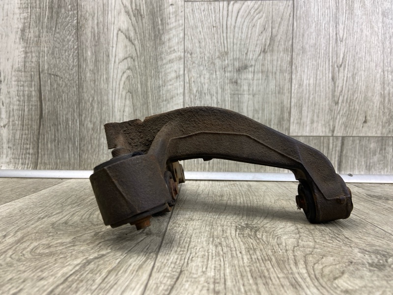 Цапфа задняя левая CAMRY 40 06-11