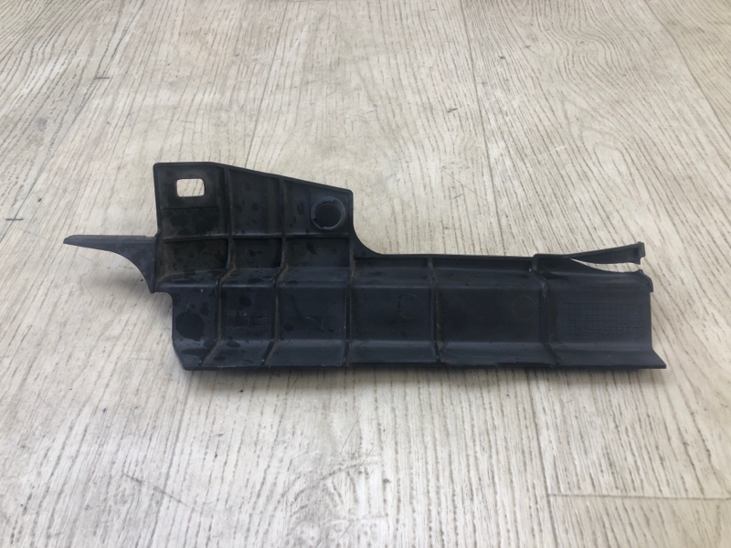 Дефлектор радиатора правый HONDA CIVIC 4D 06-11 FD