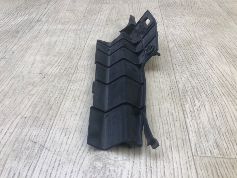 Дефлектор радиатора правый CIVIC 4D 06-11 FD