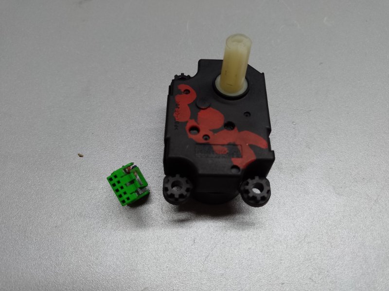 Моторчик заслонки печки MITSUBISHI LANCER X 10 07-15 2.0 4B11