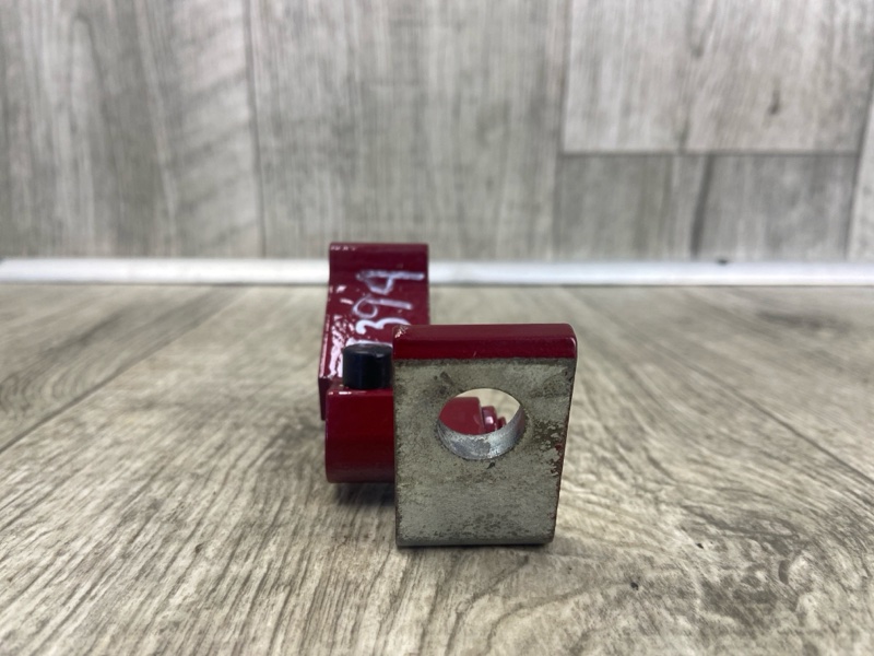 Петля двери передняя правая JETTA USA 10-17