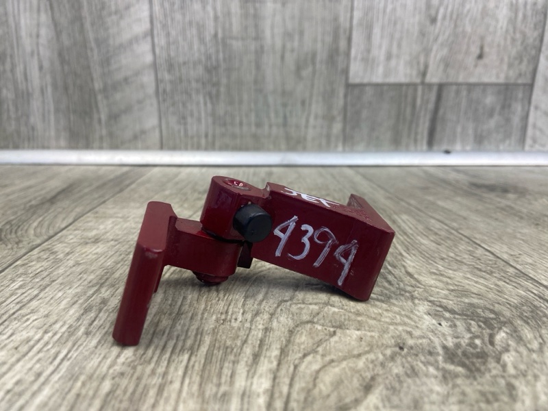 Петля двери передняя правая JETTA USA 10-17