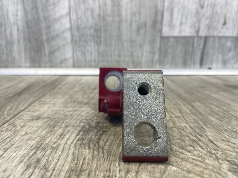 Петля двери нижняя задняя правая JETTA USA 10-17