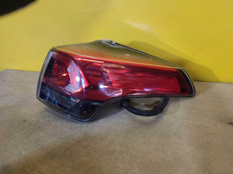 Фонарь наружный правый RAV4 13-19 Фонарь наружный правый RAV4 13-19