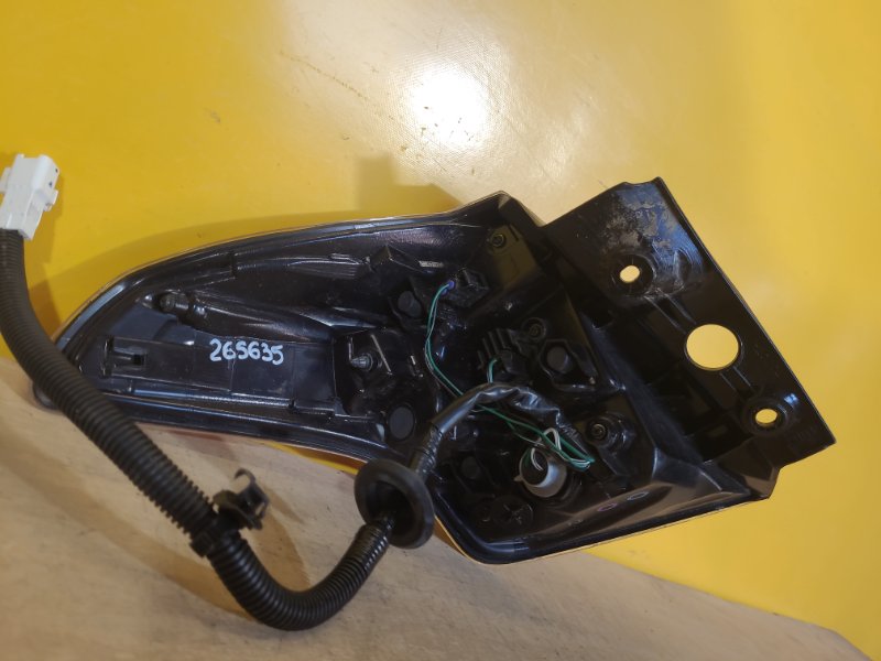 Фонарь наружный правый RAV4 13-19 Фонарь наружный правый RAV4 13-19